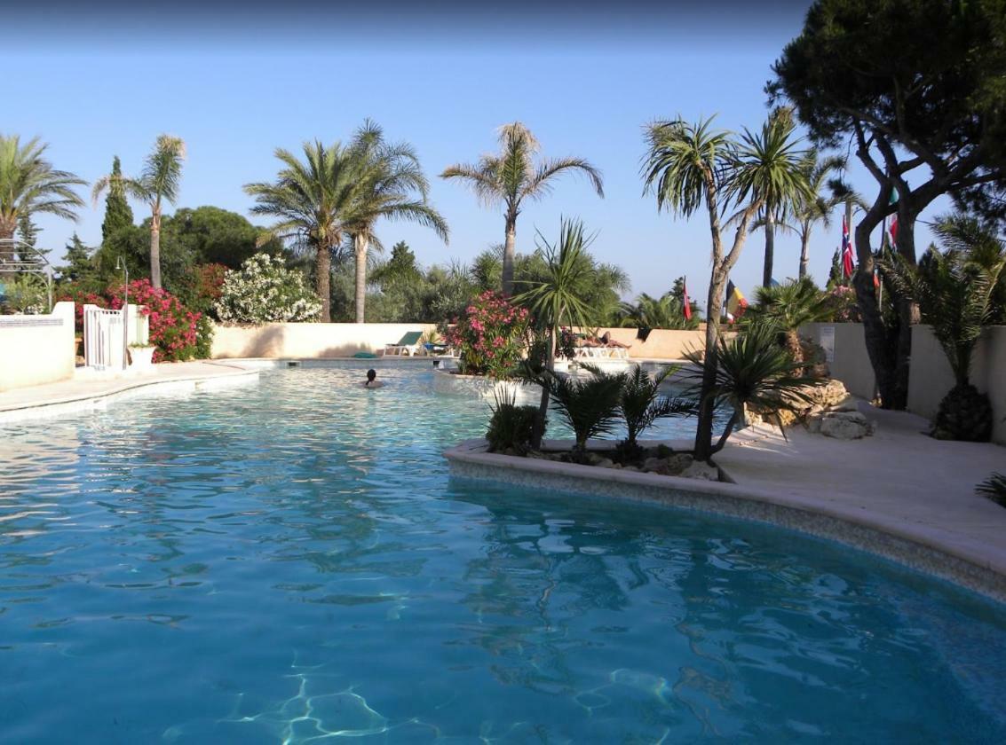 Mobile Home In Frejus, South Of France المظهر الخارجي الصورة